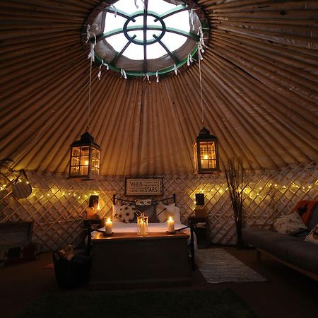 Готель Glamping On The Hill Mells Екстер'єр фото