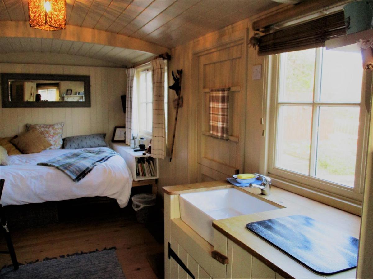 Готель Glamping On The Hill Mells Екстер'єр фото