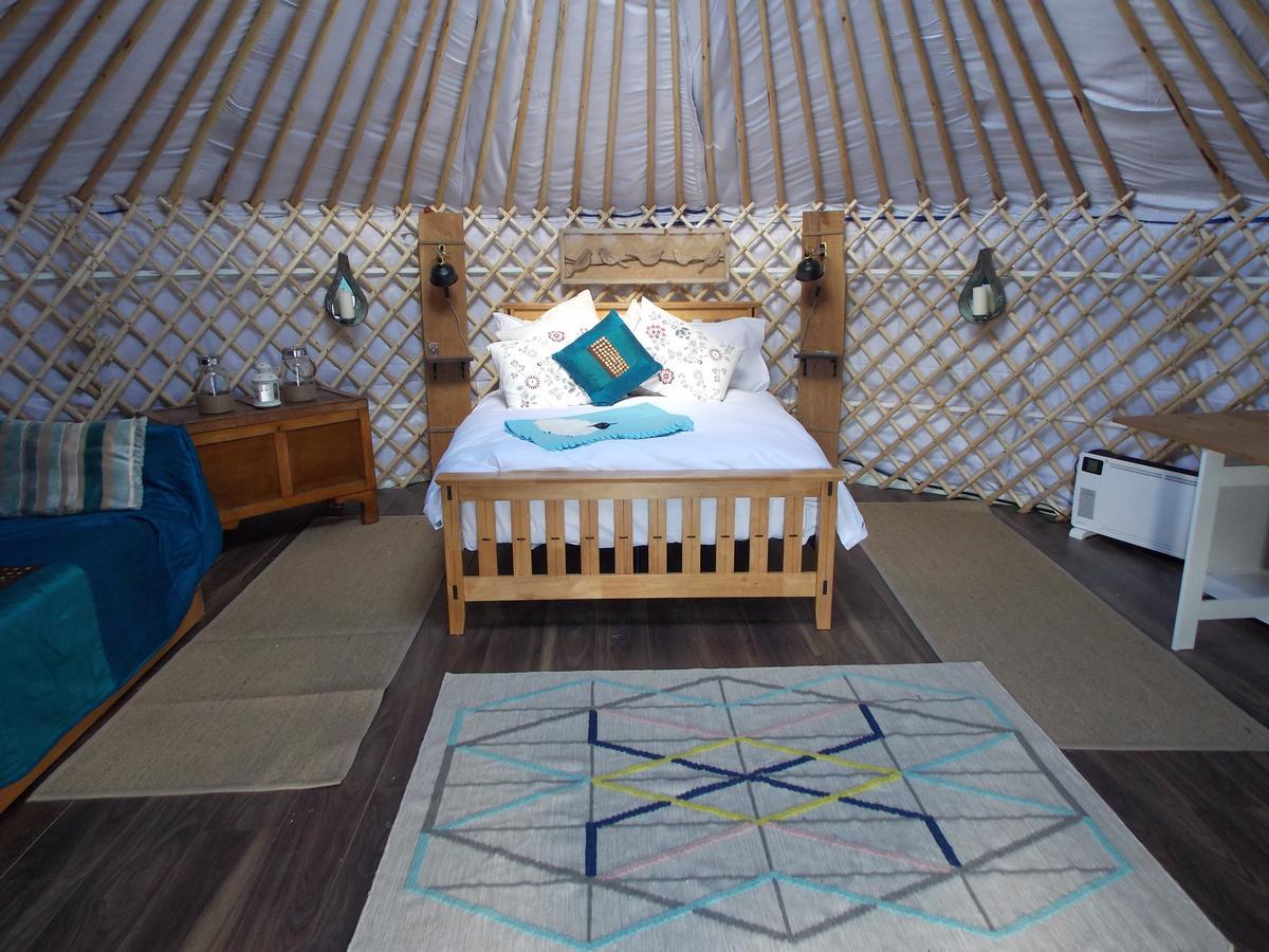 Готель Glamping On The Hill Mells Екстер'єр фото
