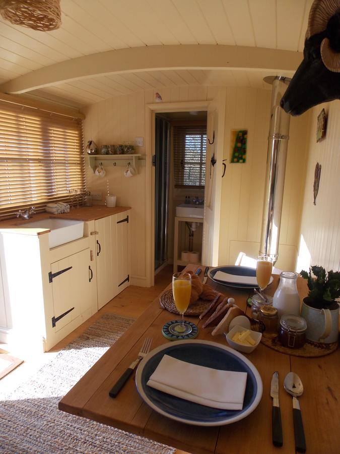 Готель Glamping On The Hill Mells Екстер'єр фото